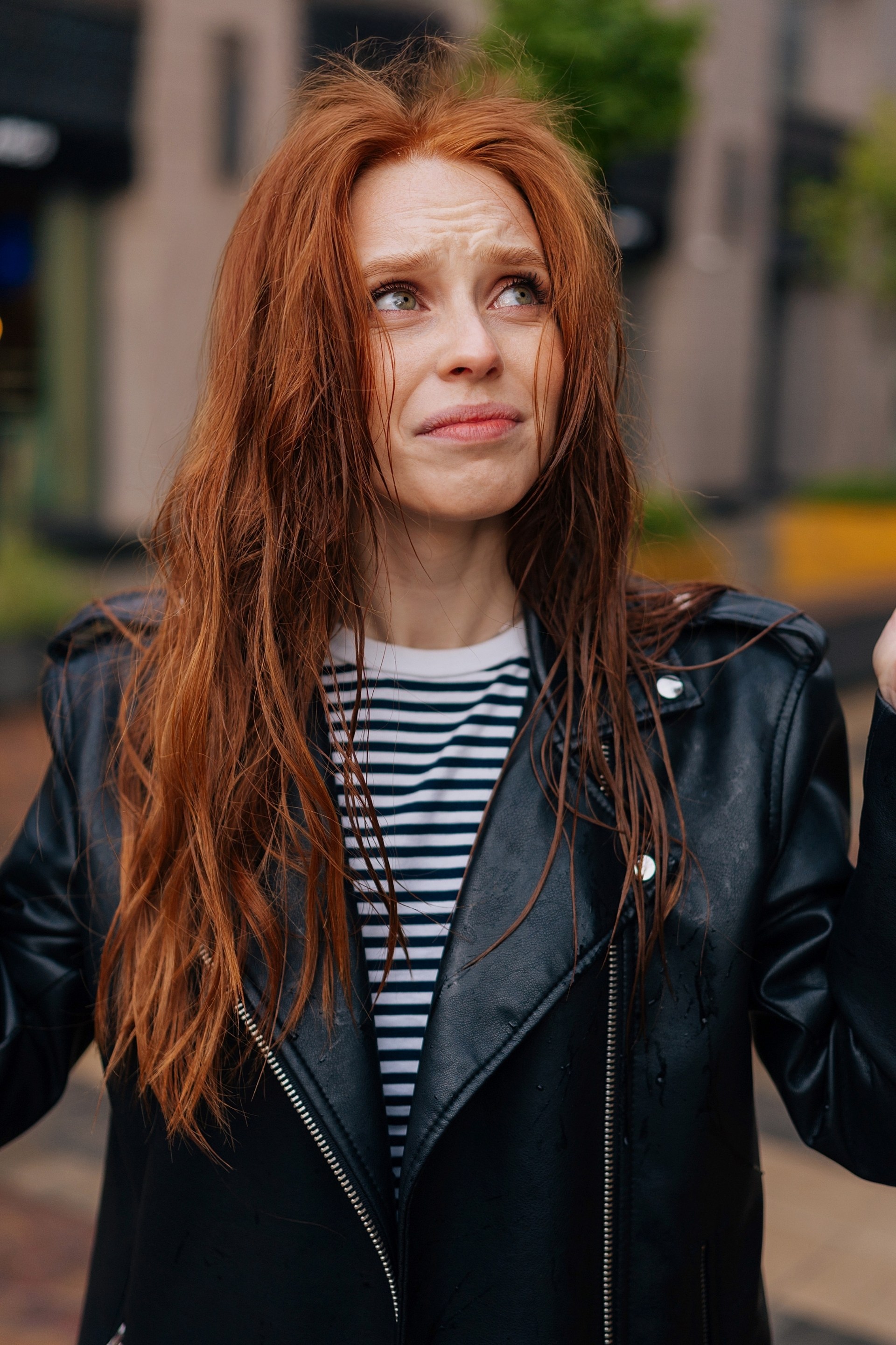 Pourquoi les cheveux deviennent frisottés et comment les éviter ?